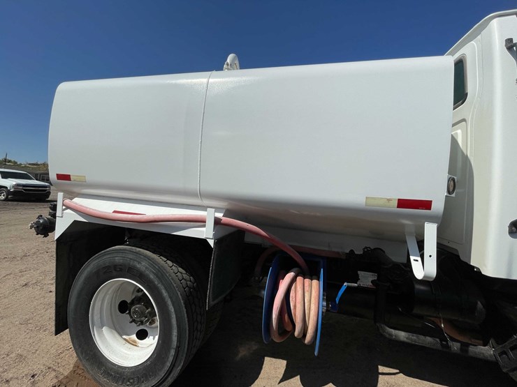 #1851-•-2000-sterling-7500-water-tank-truck-(has-nm-title)-image-80