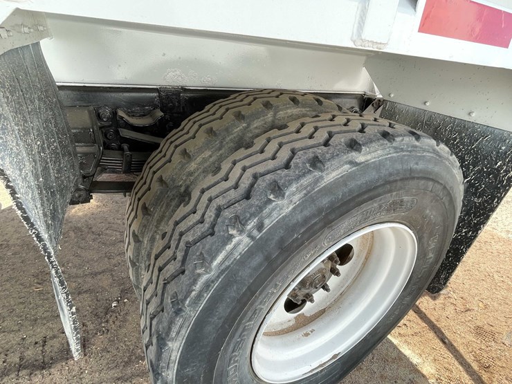 #1851-•-2000-sterling-7500-water-tank-truck-(has-nm-title)-image-17