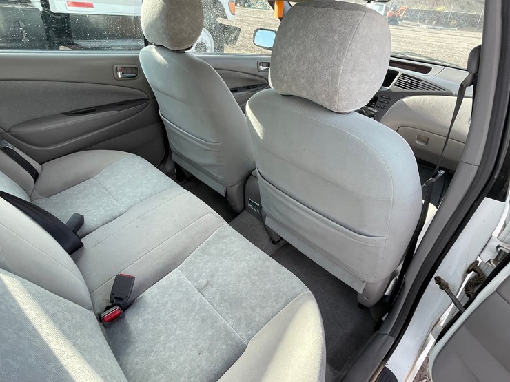 #1853-•-2002-toyota-prius-(title-in-delay)-image-75