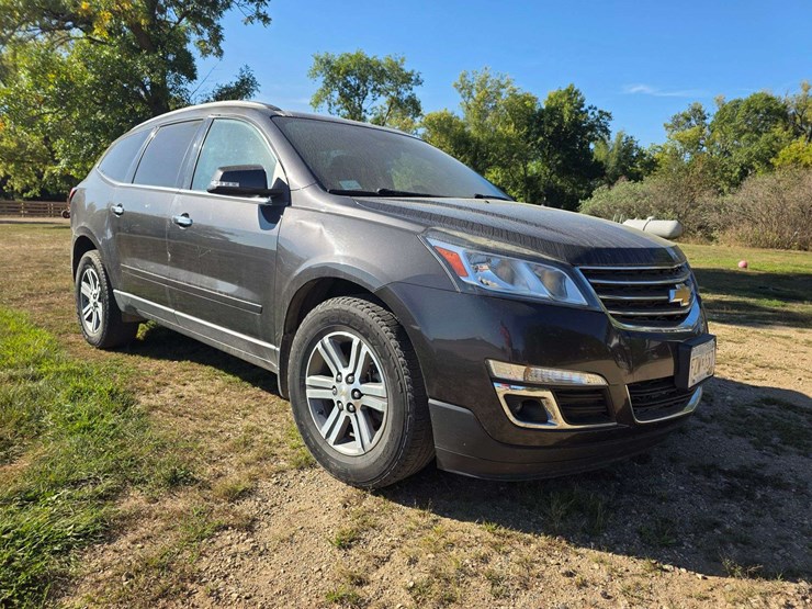 2014-chevrolet-traverse-lt-image-1