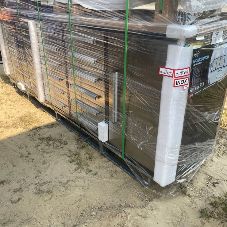 #2506 • New York Industrial 10' (18) Drawer Workbench