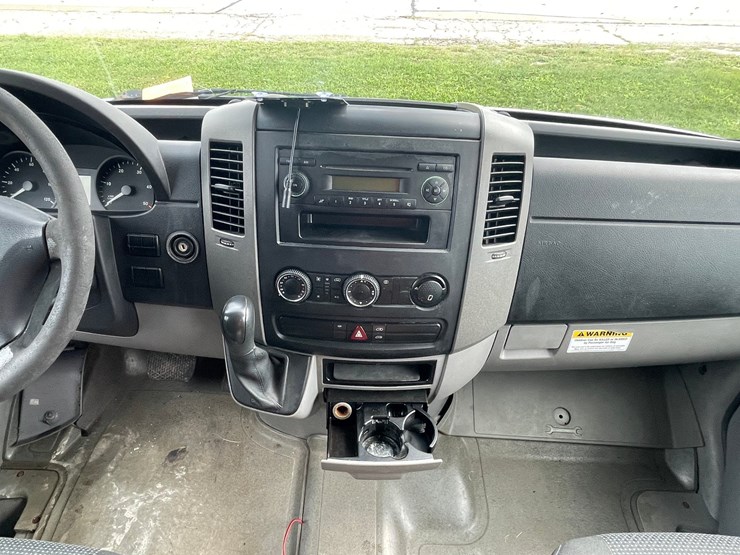 #2841-•-2010-freightliner-van-(has-wi-title)-image-78