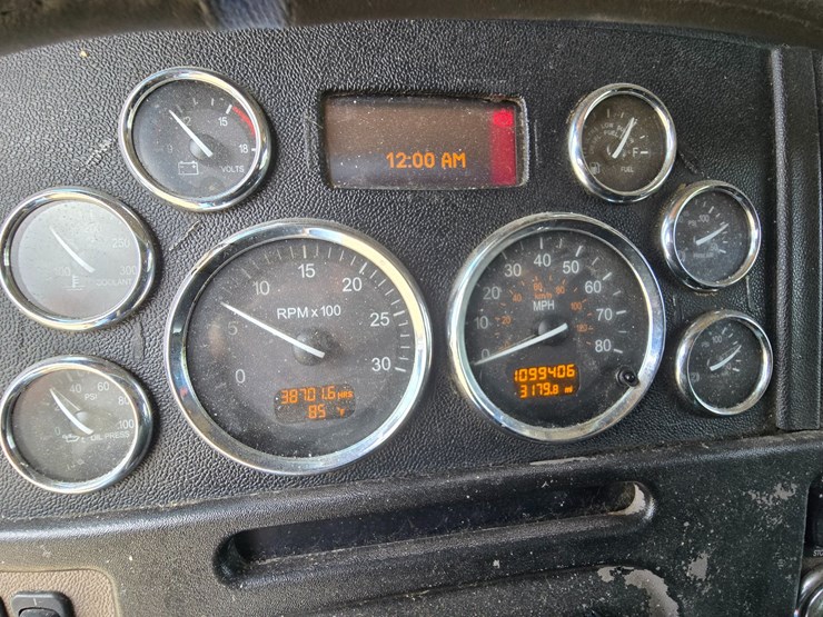 2014-peterbilt-389-image-65