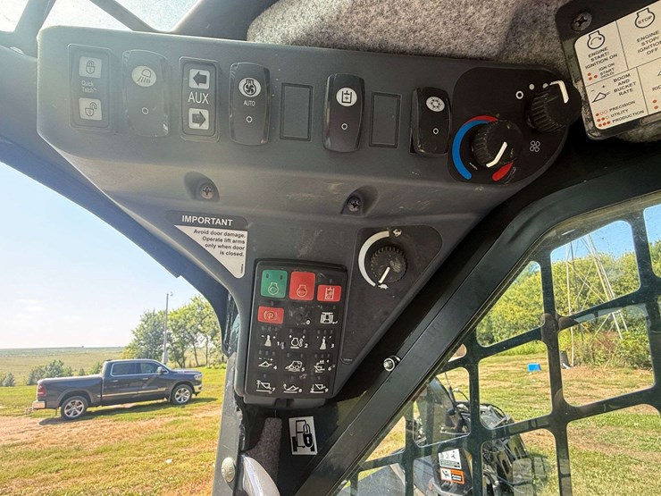 deere-331g-image-10