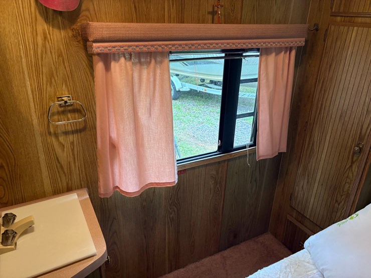 #5996-•-1989-fleetwood-resort-camper-(three-lakes,-wi)-(has-wi-title)-image-39
