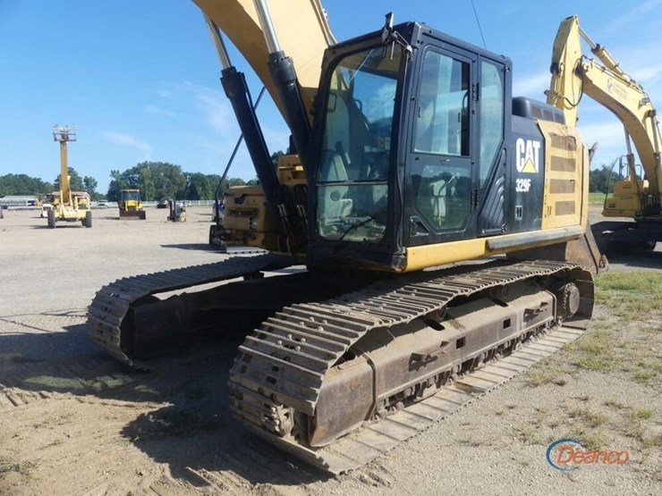 2015-caterpillar-329f-image-1