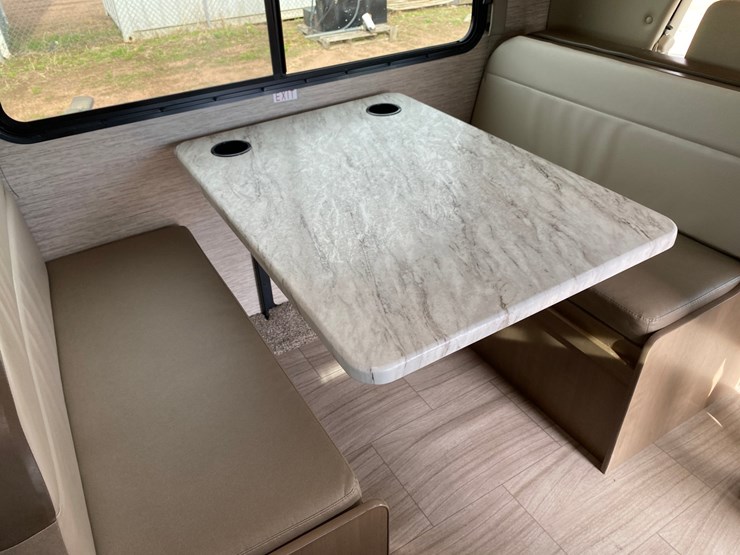 2021-ford-e350-image-29
