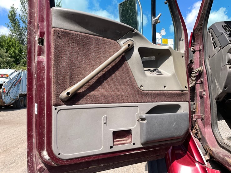 #204-•-1997-ford-4202l-garbage-truck-(has-mn-title)(clarks-grove,-mn)-image-41