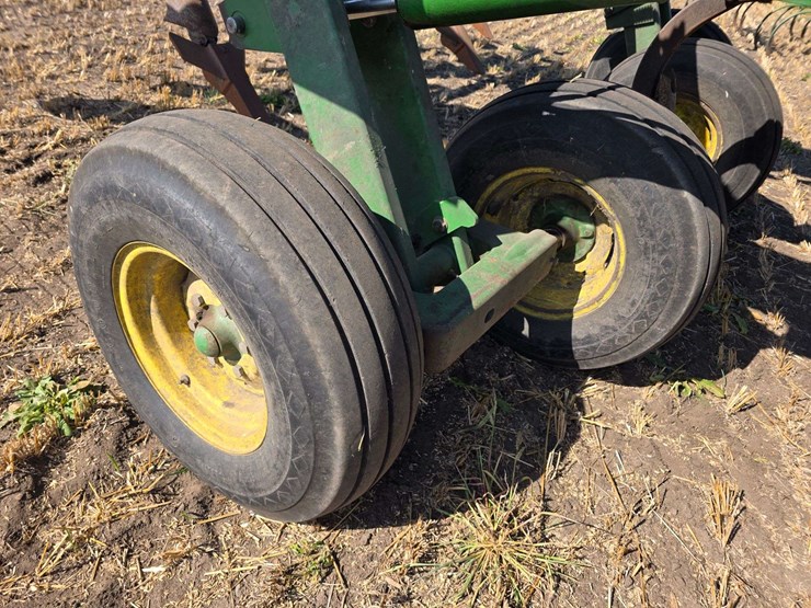 john-deere-2700-image-24