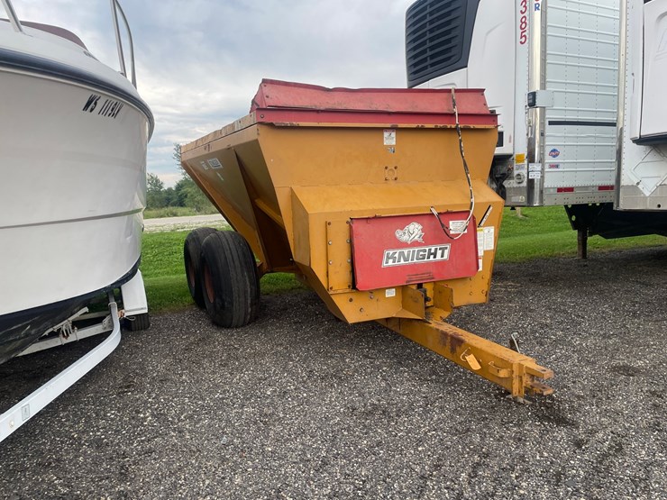 #2376-•-knight-manure-spreader-image-3