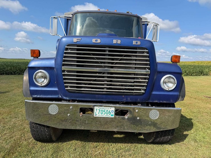 1975-ford-8000-image-28