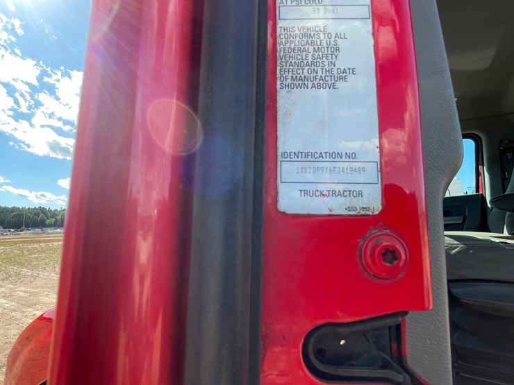 2014-kenworth-t880-image-60