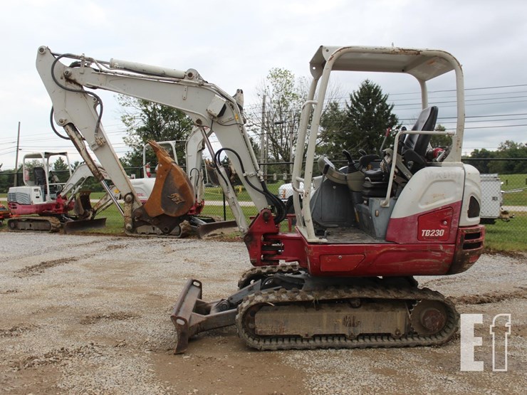 takeuchi-tb230-image-2