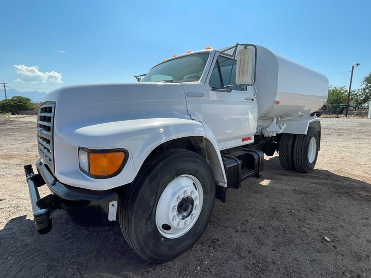 1997-ford-f800-image-1