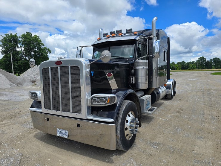 2014-peterbilt-389-image-2