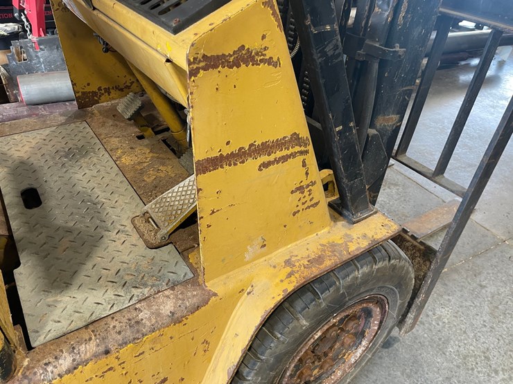 #133-•-cat-pneumatic-forklift-(shawano,-wi)-image-27