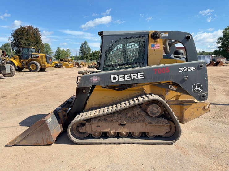 2013-deere-329e-image-2