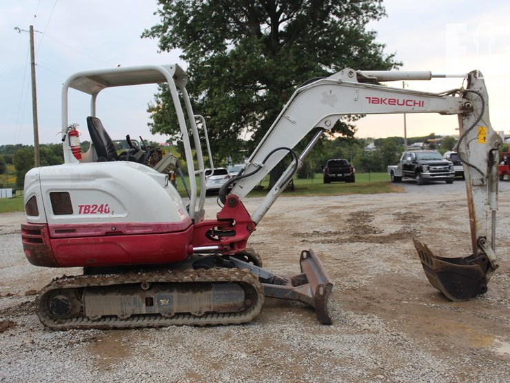 takeuchi-tb240-image-6