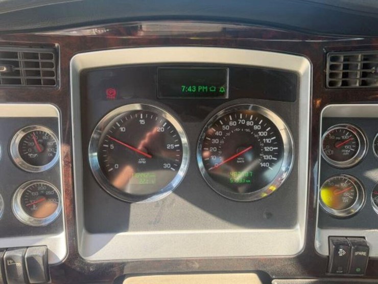 2012-kenworth-t800-image-21