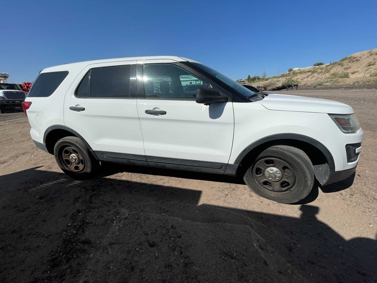 2017-ford-explorer-image-64