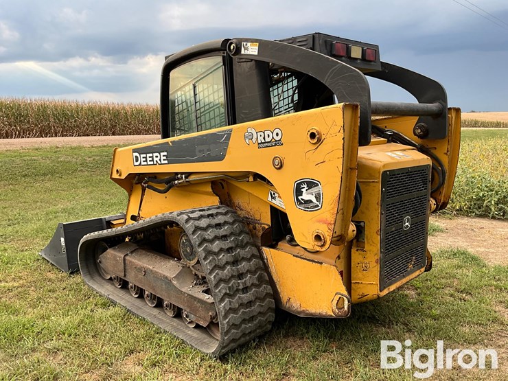 2007-deere-ct332-image-7