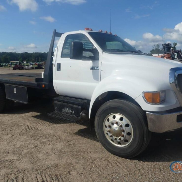 2015 FORD F750
