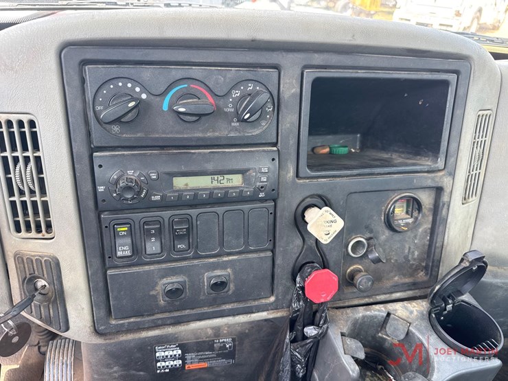 2014-international-durastar-4400-image-25