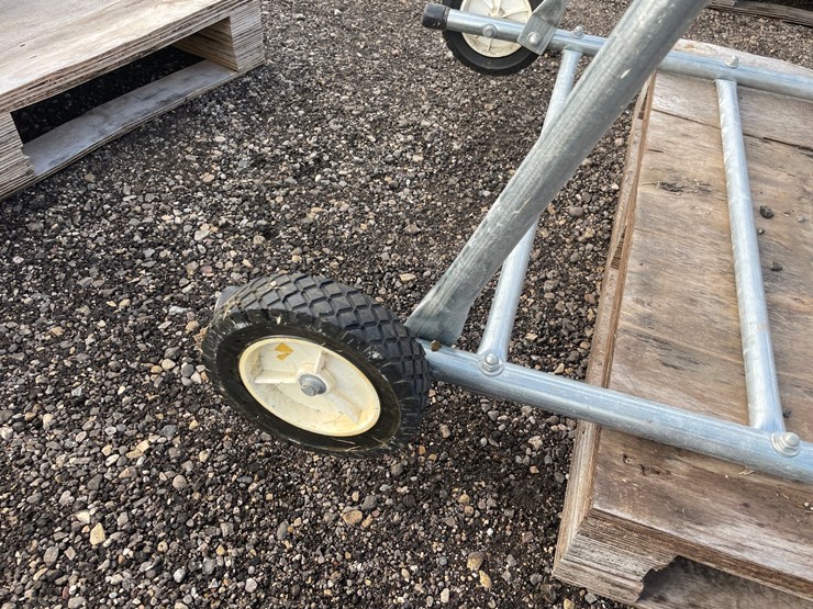 #5081-•-metal-ladder-on-wheels-image-4