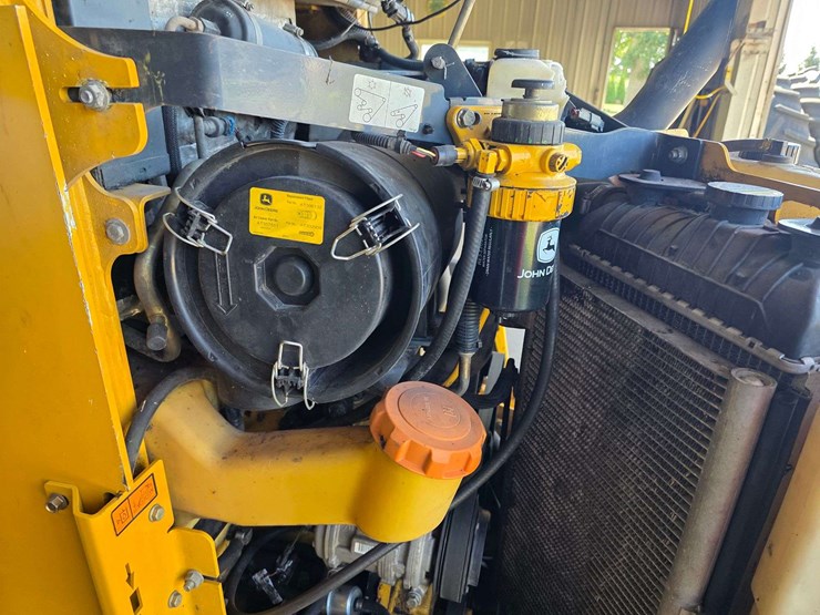 2016-deere-332d-image-56
