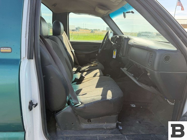 2002-chevrolet-silverado-2500-image-27