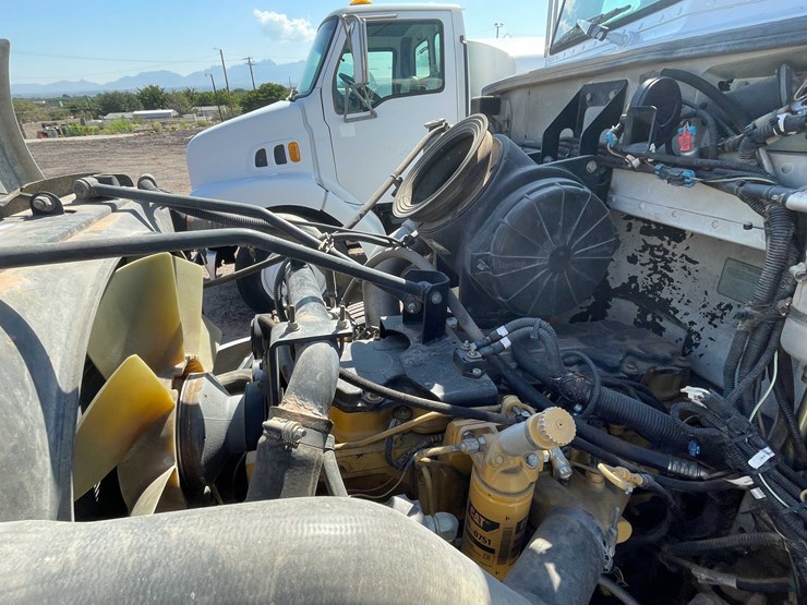 2004-peterbilt-330-image-54