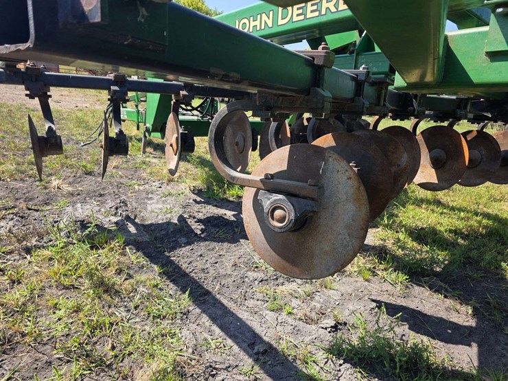 john-deere-2700-image-40