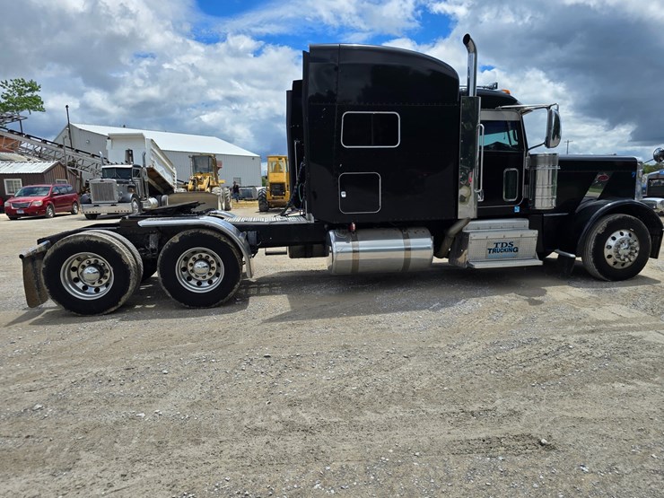 2014-peterbilt-389-image-22