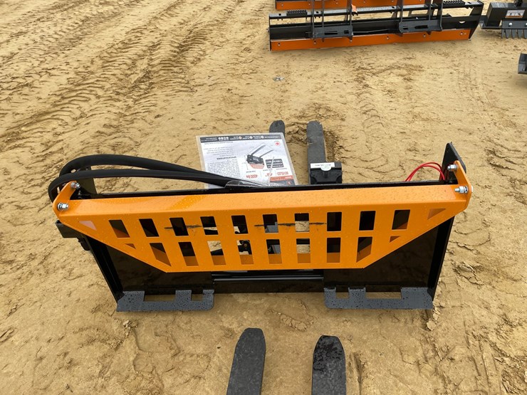 #2532-•-new-wolverine-pallet-fork-with-hydraulic-adjustable-image-5