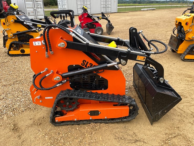 #1260-•-mms-skid-steer-loader-image-4