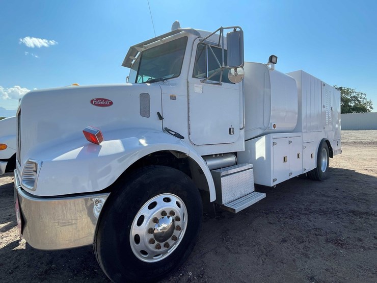 2004-peterbilt-330-image-140