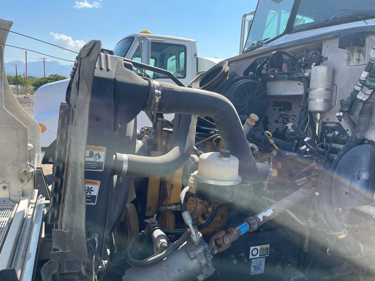 2004-peterbilt-330-image-63