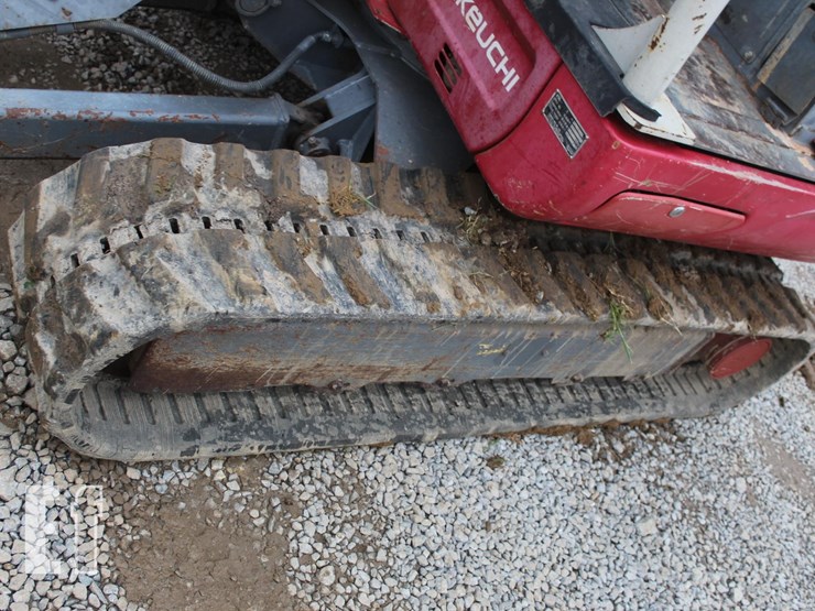 takeuchi-tb240-image-11