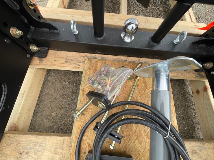#6319-•-gooseneck-adapter-hitch-(green-bay,-wi)-image-24