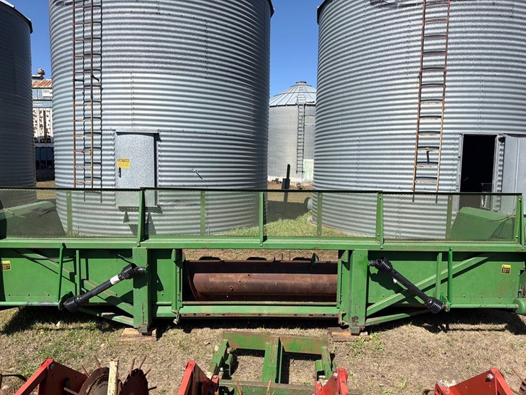 john-deere--835a-header-image-4