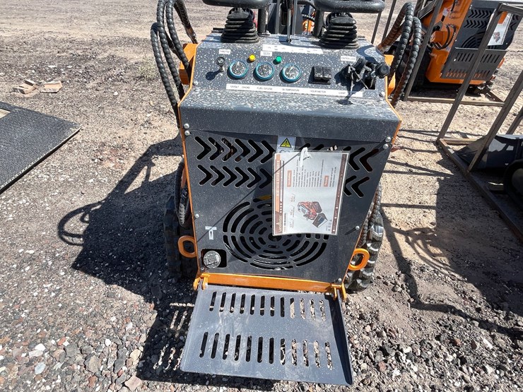#2067-•-unused-2026-landhonor-mini-skid-steer-loader-image-6