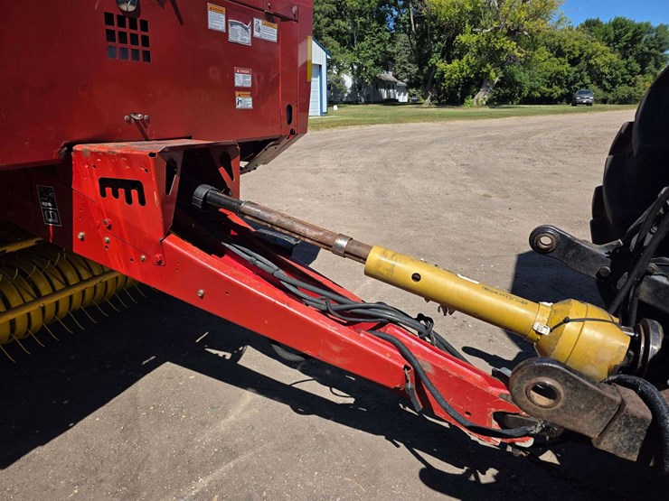 2009-new-holland-br7090-image-3