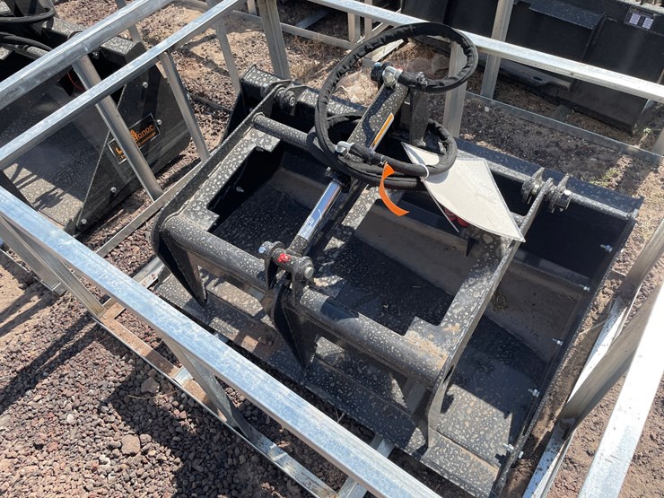 #2410-•-unused-2026-landhonor-mini-skid-steer-grapple-bucket-image-2
