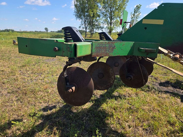 john-deere-2700-image-21