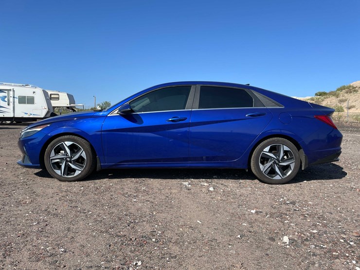 #1859-•-2023-hyundai-elantra-(has-nm-title)-image-13