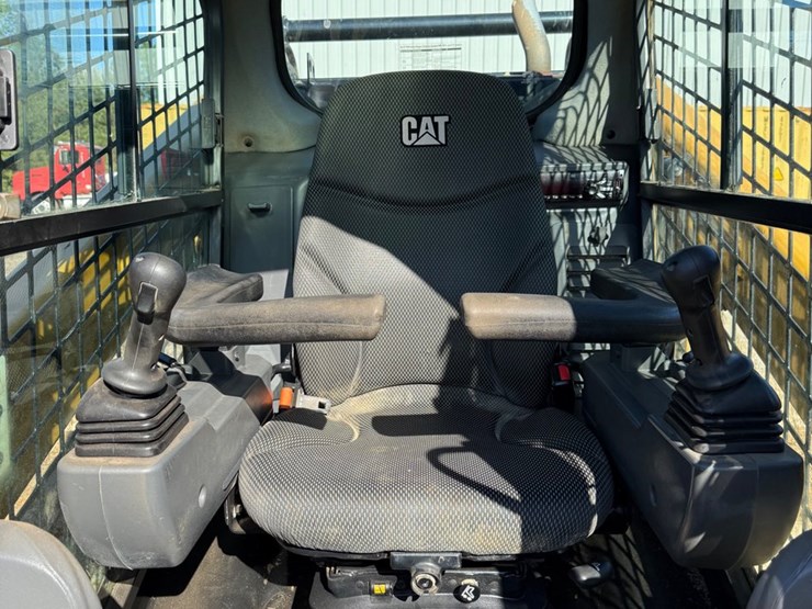 2021-caterpillar-299d3-image-7