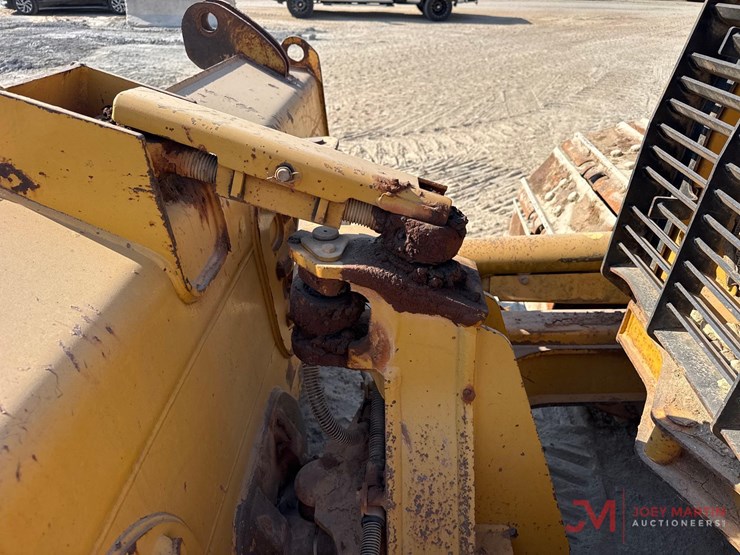 2010-caterpillar-d5k-lgp-image-9