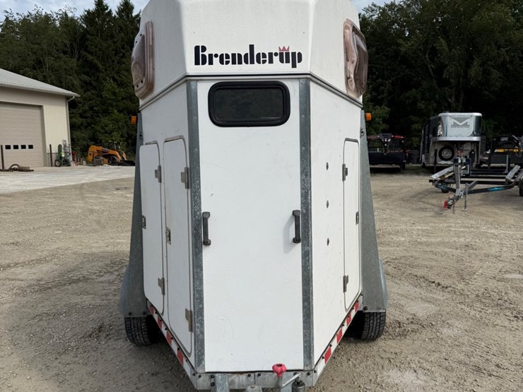 #711-•-2004-brenderup-royal-tc-(has-wi-title)(helenville,-wi)-image-3