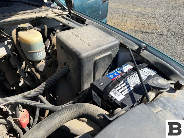 2002-chevrolet-silverado-2500-image-38