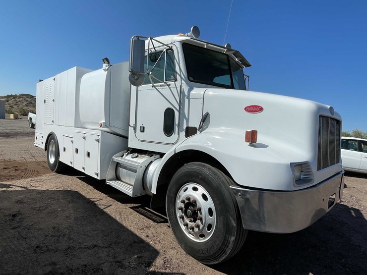 2004-peterbilt-330-image-3